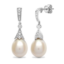 18E222 | 18ct White Gold Diamond And Pearl Drop Earrings