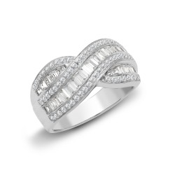 18R923 | 18ct White 1.09ct Round & Baguette Diamond Ring