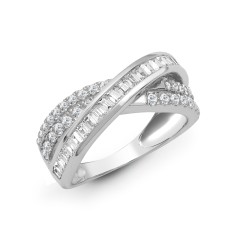18R926 | 18ct White 1.14ct Round & Baguette Diamond Ring