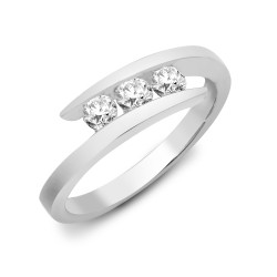 9R356 | 9ct White Gold Diamond Ring